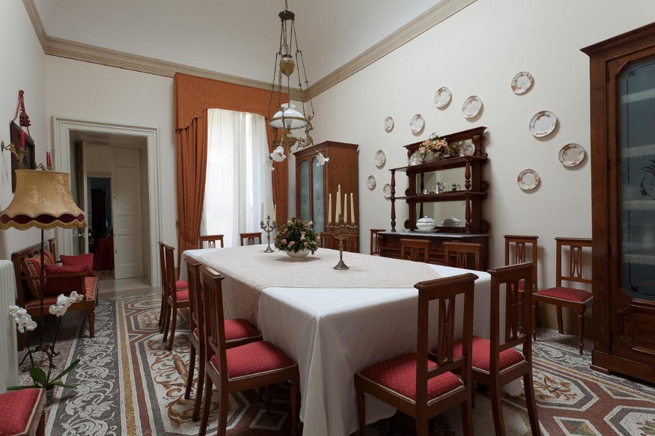 לצ'ה Palazzo Pio Apartment מראה חיצוני תמונה